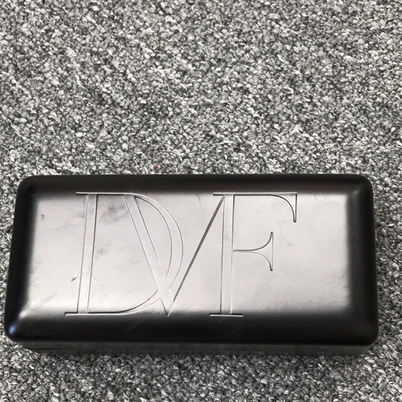 Diane Von Furstenberg Stylish Eyeglass Case - Picture 1 of 6